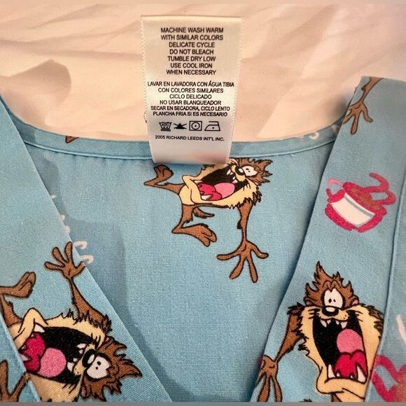 Tasmanian Devil SMALL scrub top COFFEE - Picture 7 of 9